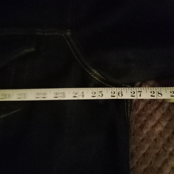 This is dark blue Levi's denim jacket it is in pristine condition like new - Picture 2 of 4